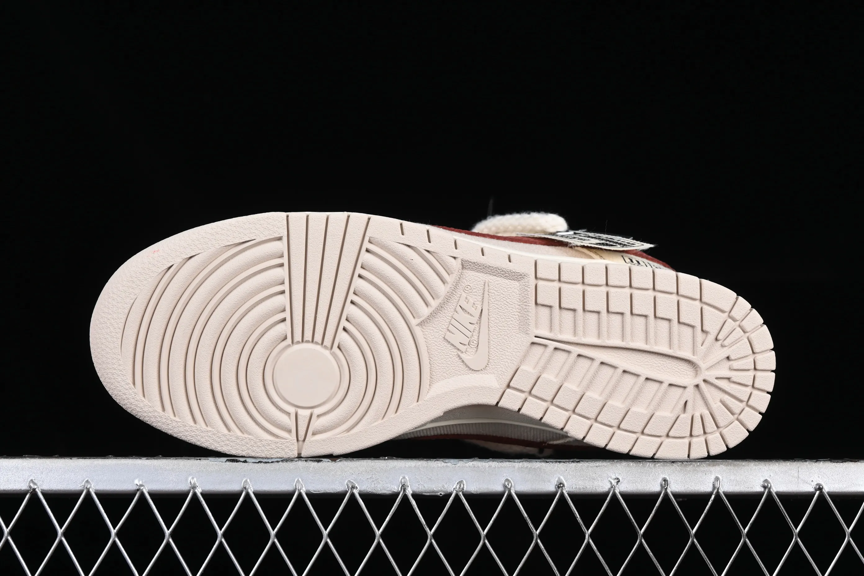 All categories Nk SB Dunk series Nk SB Dunk Low low-top sneakers Nk Dunk Low Outdoor wear high street style Sashiko embroidery Retro hemp rope deconstruction SB low-top casual sneakers DV0834-100